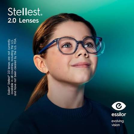Tròng kính Essilor Stellest kiểm soát tiến triển cận thị